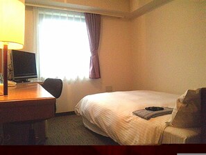 Escritorio, tabla de planchar con plancha y wifi gratis 