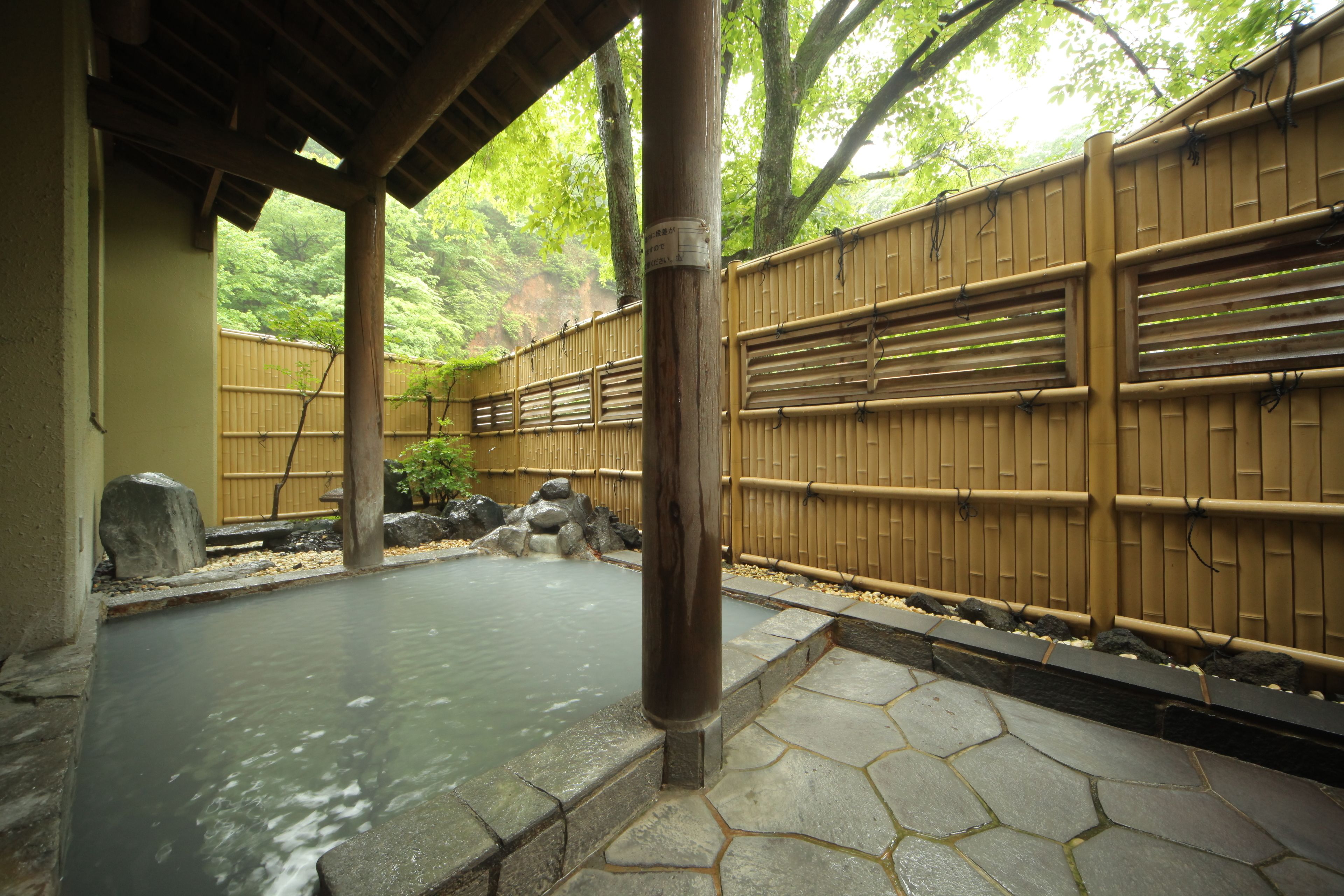 Varme kilder/mineralkilder og massasje