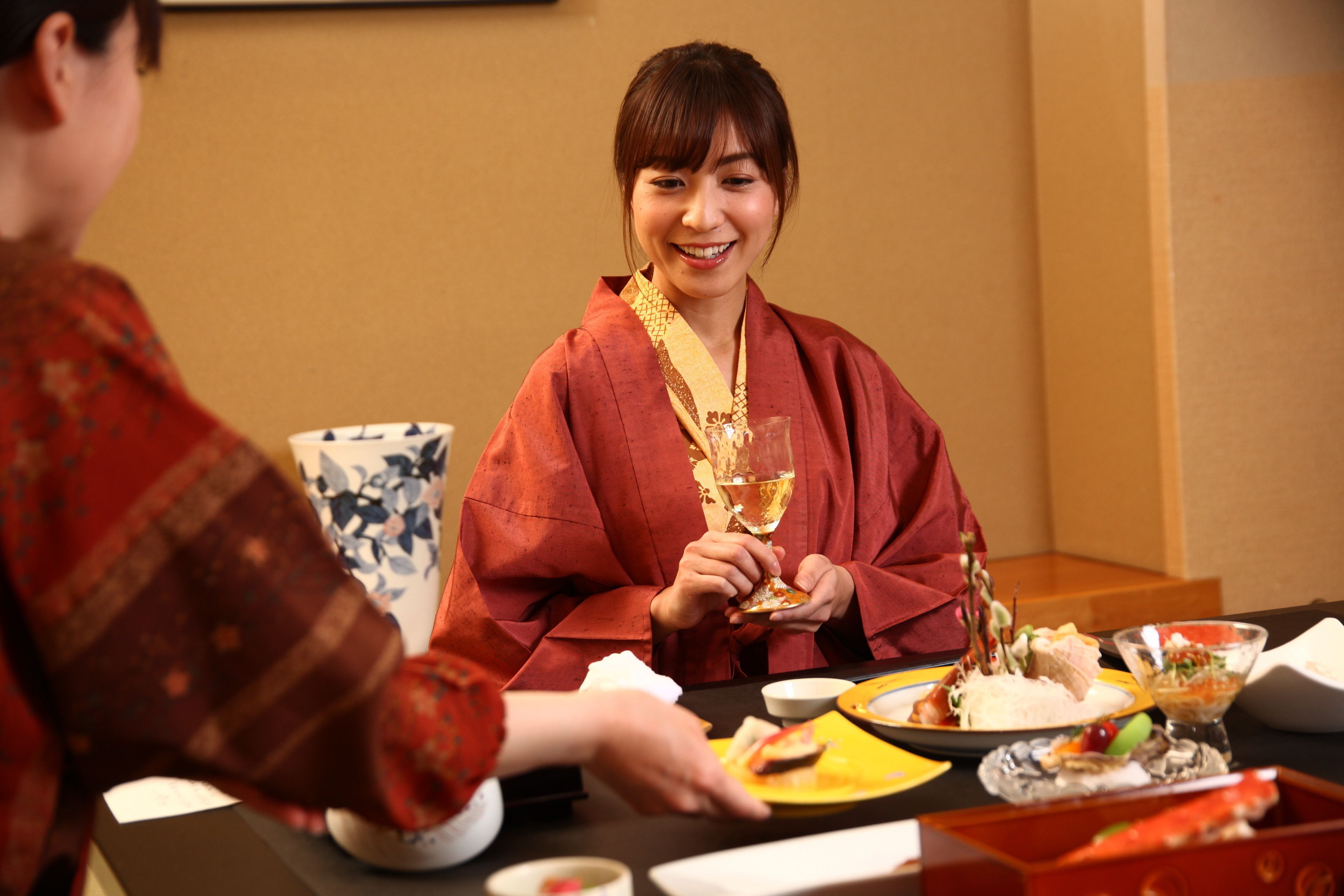 和室 10畳 18平米 喫煙可 ユニットバス付き | 客室内のダイニングエリア