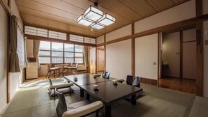 A traditional Japanese-style room with tatami flooring, a low table, and sliding doors. - Kouunsou (Nasushiobara)