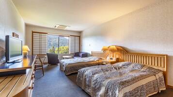 Standard Twin Room, Non Smoking | In-room safe