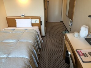 办公桌、免费 WiFi、床单