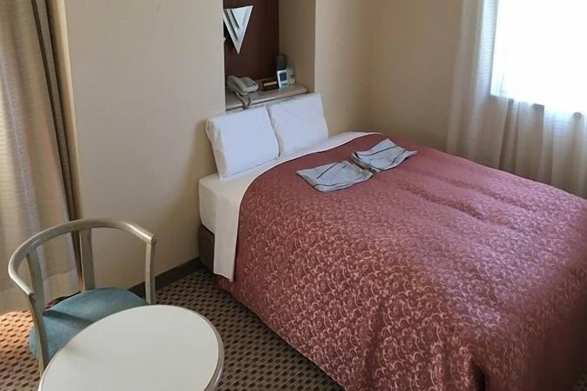 Desk, WiFi (free), bed sheets