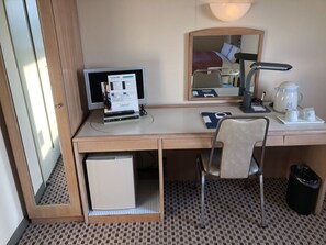 Double Room | Desk, free WiFi, bed sheets