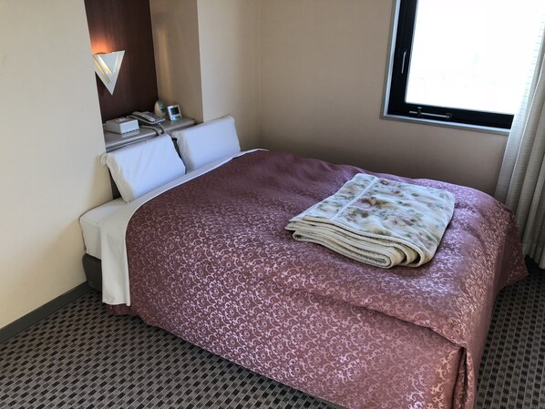 Double Room | Desk, free WiFi, bed sheets