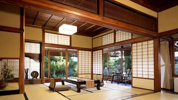 奢華客房 (Japanese-Style, Achi) | 房內用餐