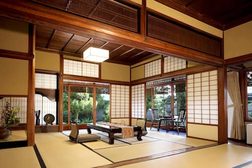 Luxury Room (Japanese-Style, Achi) | In-room dining