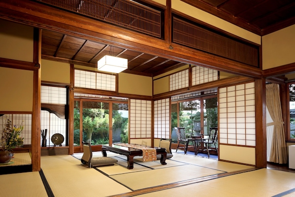 تناول الطعام داخل الغرفة