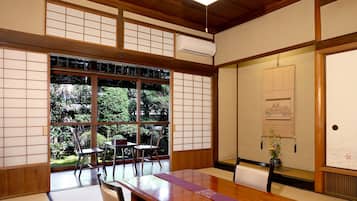 Deluxe Room (Japanese-Style, Kibi) | In-room dining