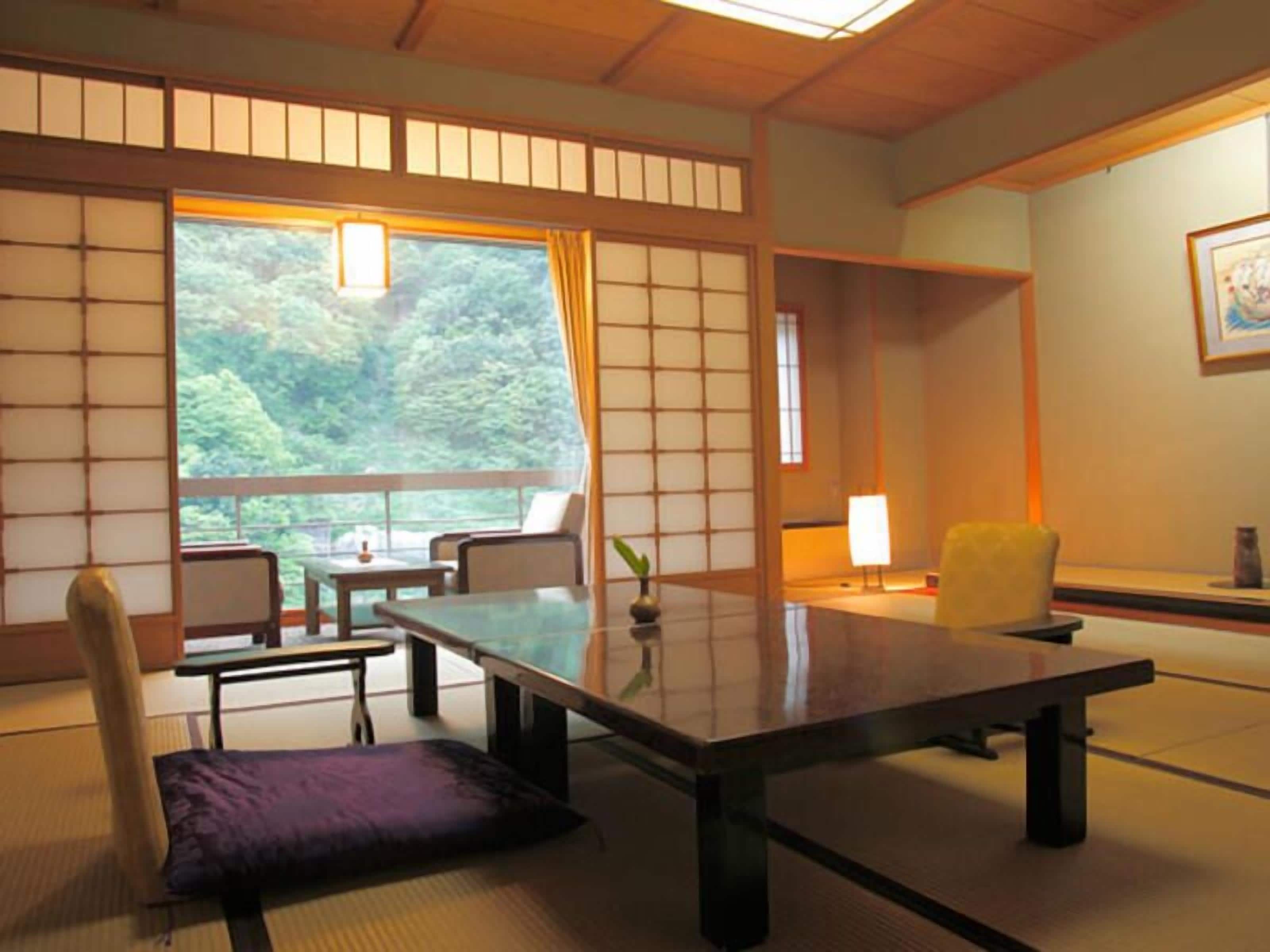 In-room safe, desk, free WiFi