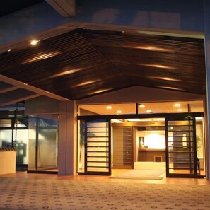 Exterior detail - Fukumitsu Hanayama Onsen (Nanto)