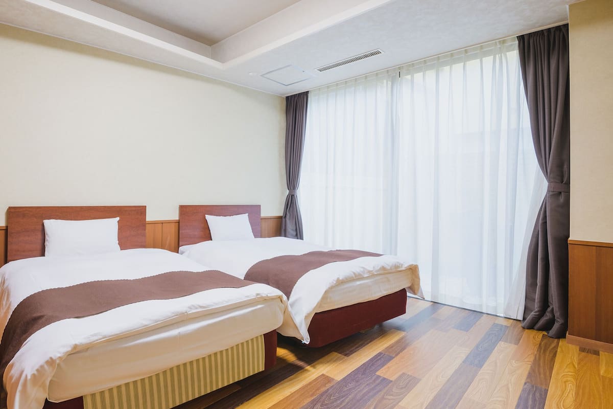1 habitación y ropa de cama
