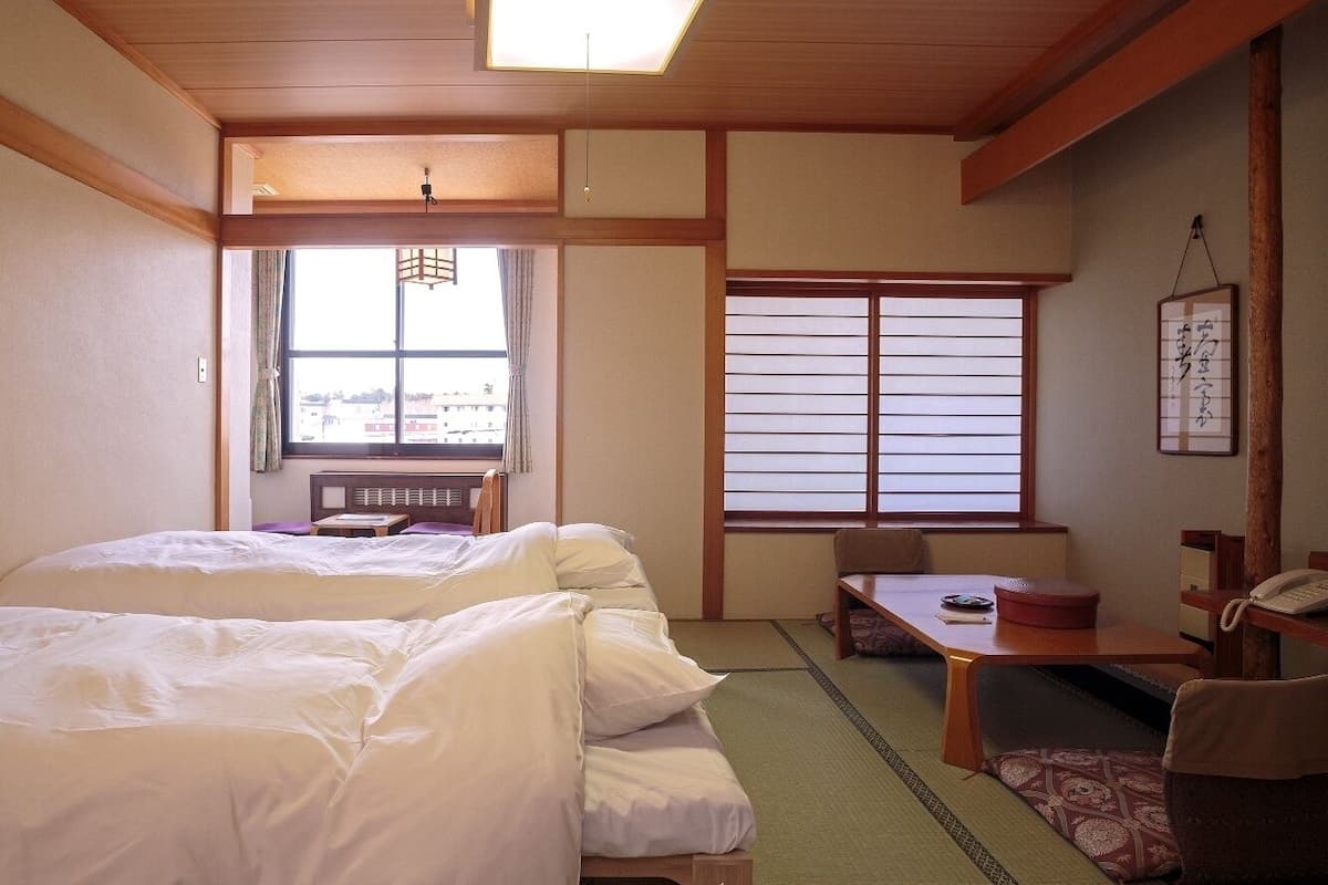 traditional twin room, 2 single beds, non smoking | 1 bedroom, in-room safe
