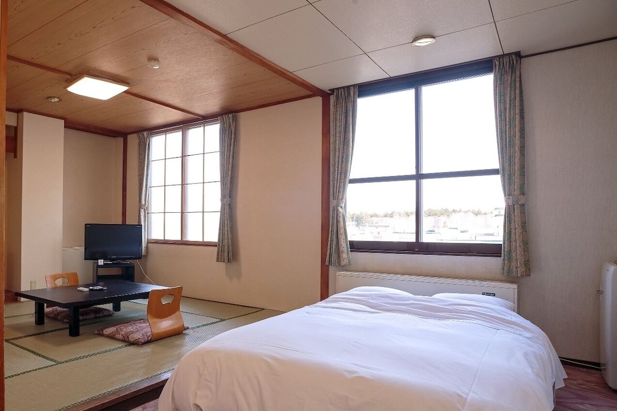 Superior Single Room, 1 Twin Bed, Non Smoking | In-room safe
