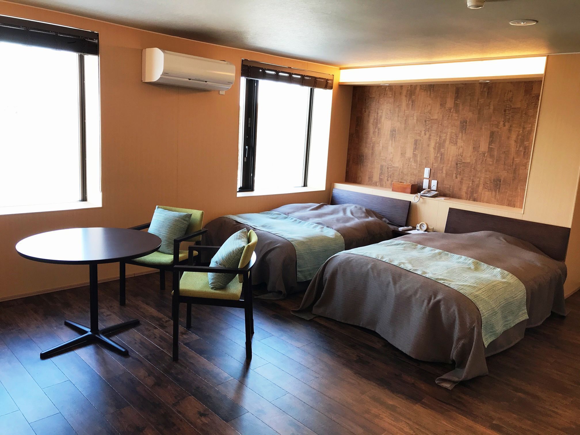 deluxe twin room, multiple beds, non smoking | 1 bedroom, in-room safe