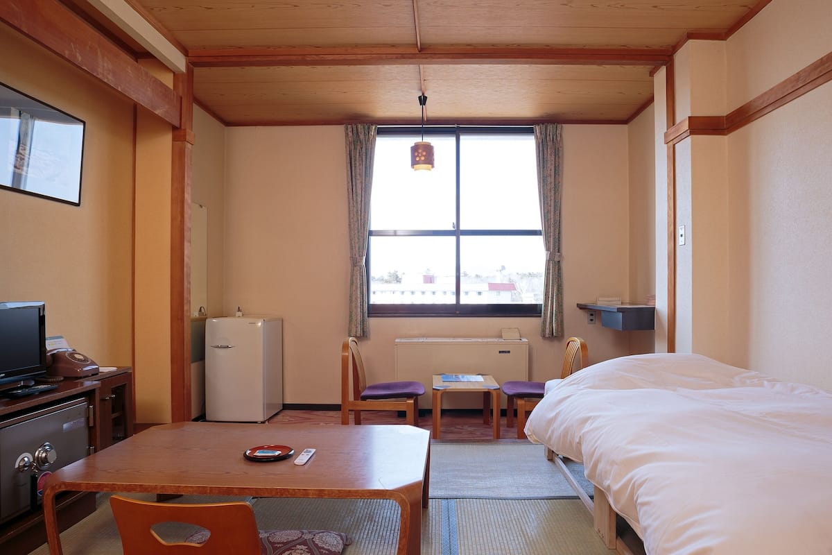 Traditional Single Room, 1 Twin Bed, Non Smoking | In-room safe