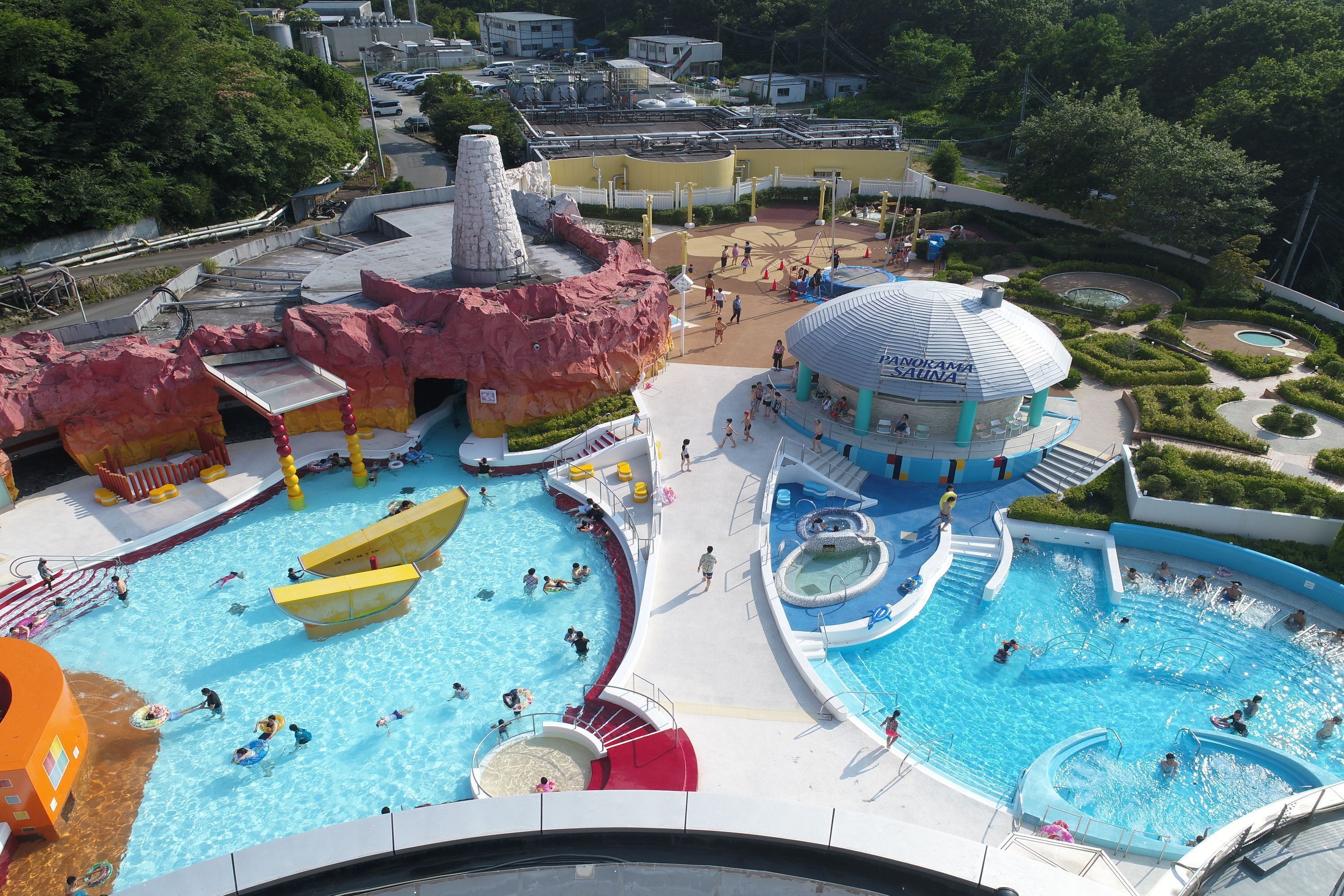 3 indoor pools, 2 outdoor pools