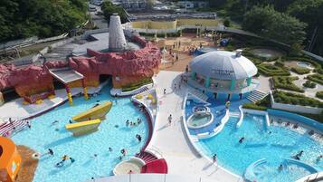 3 indoor pools, 2 outdoor pools