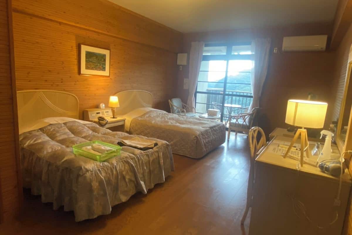 twin room | in-room safe, free wired internet, bed sheets