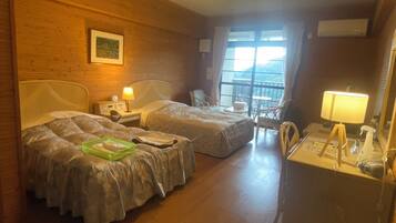 Twin Room | In-room safe, free wired Internet, bed sheets