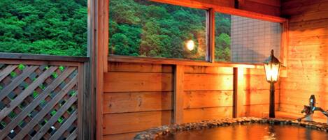 Bồn tắm spa ngoài trời