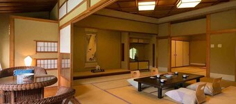 Kanazawa Yuwaku Onsen Kanaya