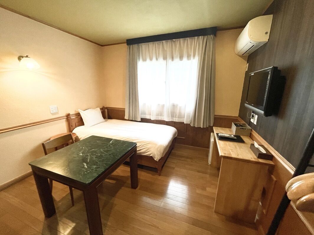 Desk, free WiFi, bed sheets