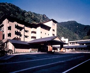 Vista frontal de la propiedad
