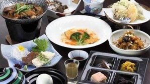 A variety of dishes on a table, including a bowl of soup, a plate of noodles, and several small dishes with different foods. - Ryokan Tamanashi Onsen Ebisuya (Kaneyama)