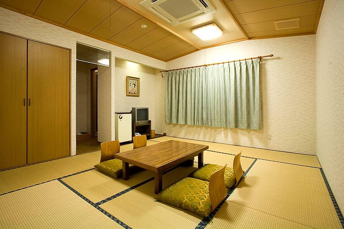 Traditional-Zimmer (Japanese Style Room, 4 People)