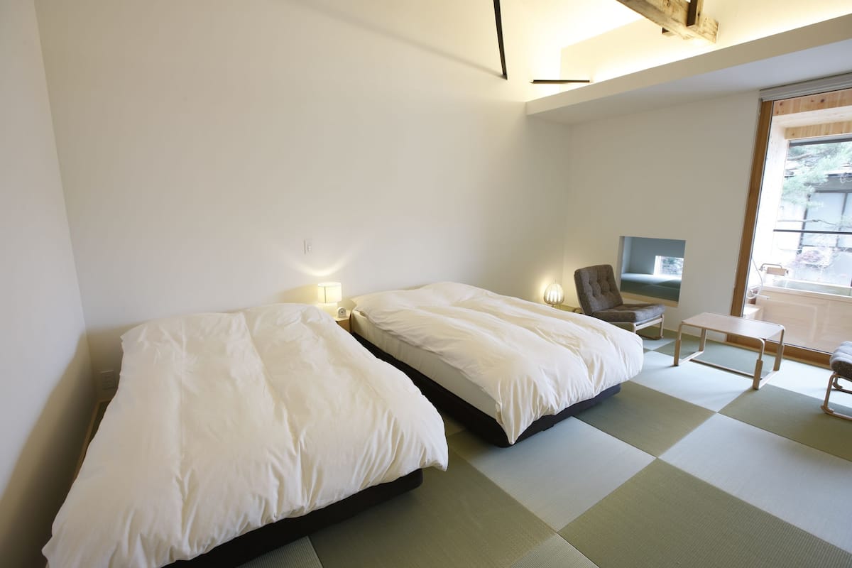 Habitación triple (Japanese Western Style, 2F) | Caja de seguridad en la habitación, escritorio y insonorización