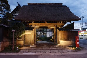 Fasade – kveld/natt