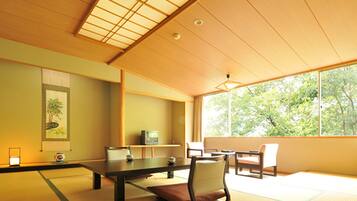 Chambre, plusieurs lits, fumeurs (Japanese Style, New Building) | Literie de qualité supérieure, coffres-forts dans les chambres, bureau