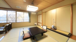高級寝具、セーフティボックス (室内)、デスク、アイロン / アイロン台