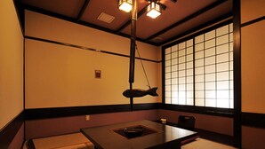 客室内のダイニングエリア