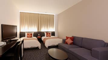 In-room safe, desk, free WiFi