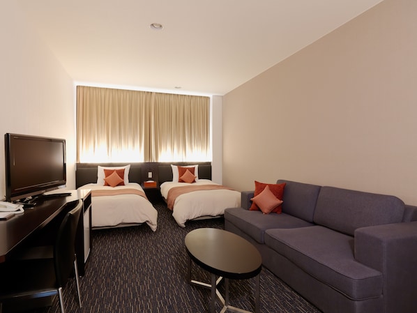 In-room safe, desk, free WiFi