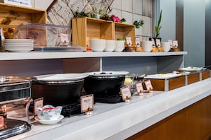 A buffet setup with various food containers and serving dishes. - Muroran Prince Hotel (Muroran)