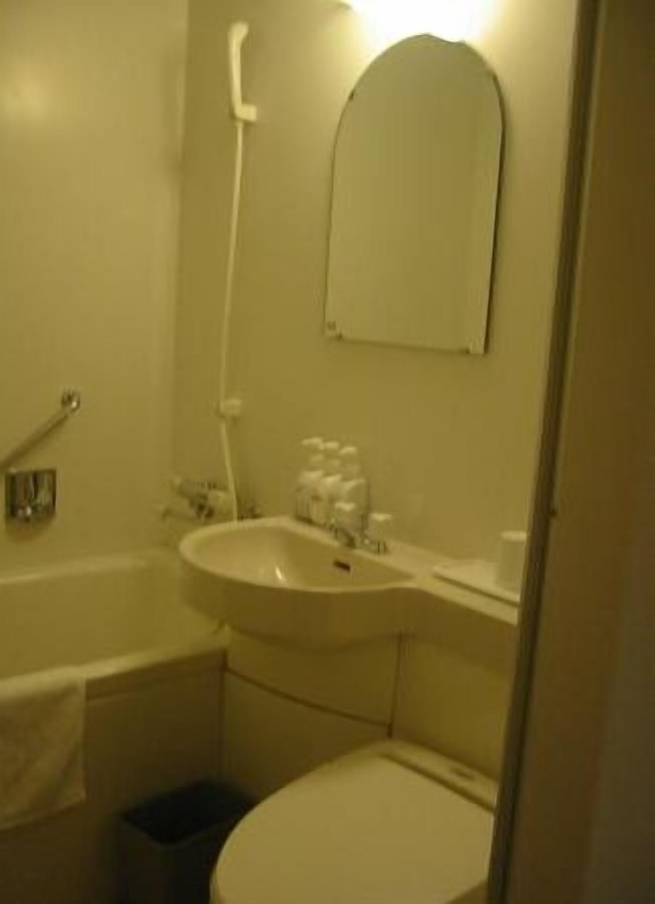 separate bathtub and shower, deep-soaking bathtub, free toiletries