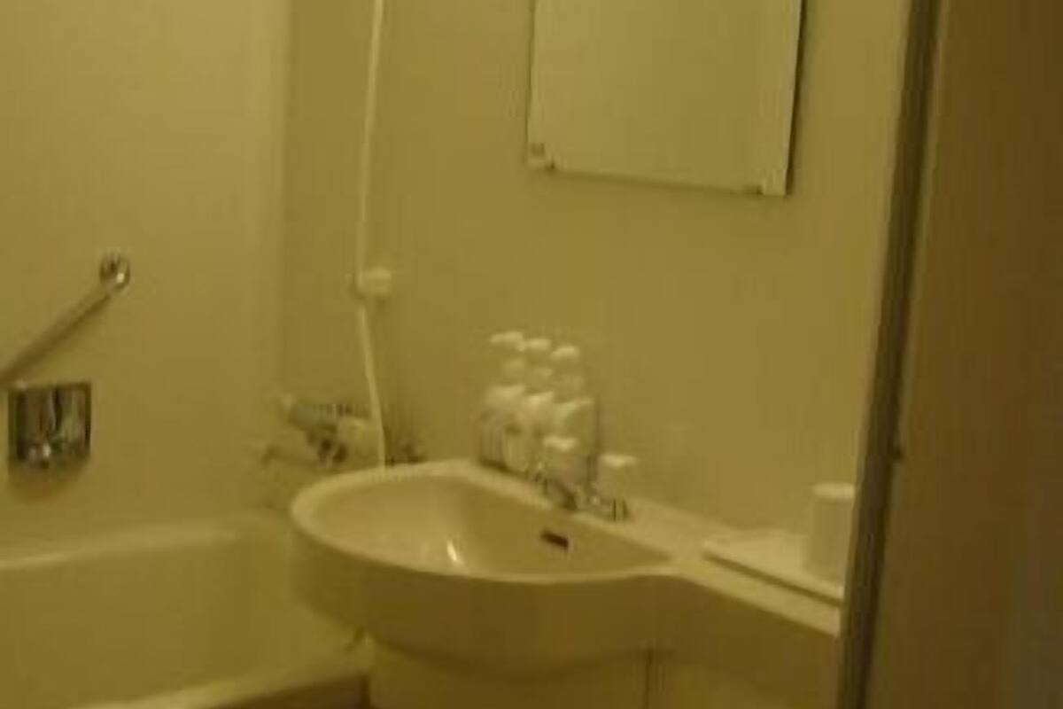 separate bathtub and shower, deep-soaking bathtub, free toiletries