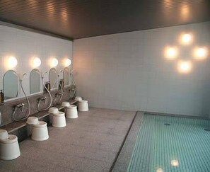 Baignoire et douche séparées, baignoire relaxante profonde