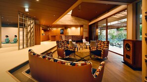 Lobby - Beniya (Awara)