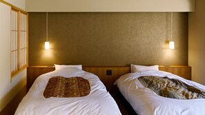 Room - Beniya (Awara)