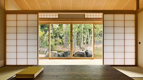 Interior - Beniya (Awara)