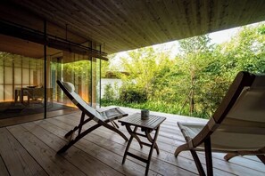 Outdoor dining - Auberge Uchiko (Uchiko)