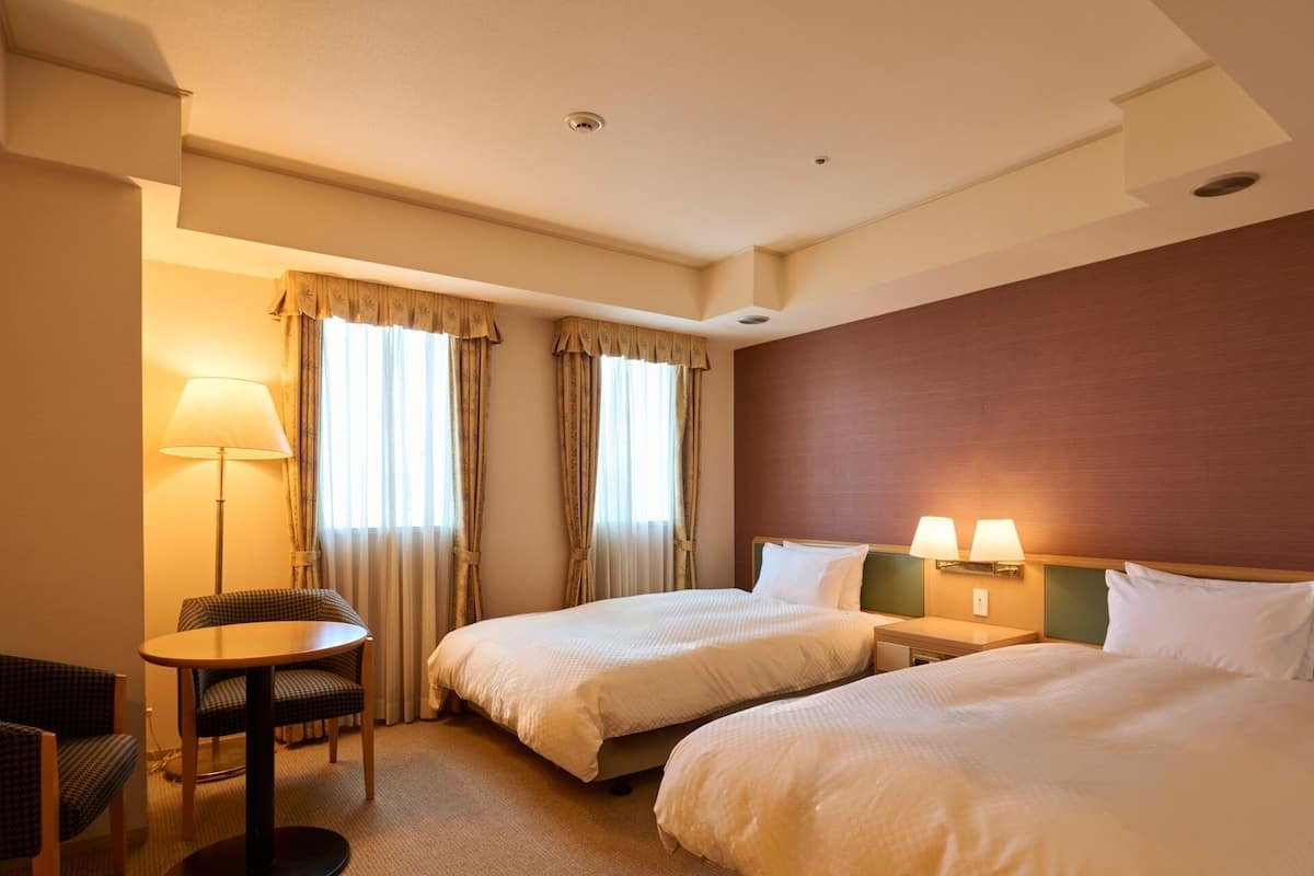 Deluxe Twin Room, Non Smoking | Desk, blackout drapes, WiFi (free), bed sheets