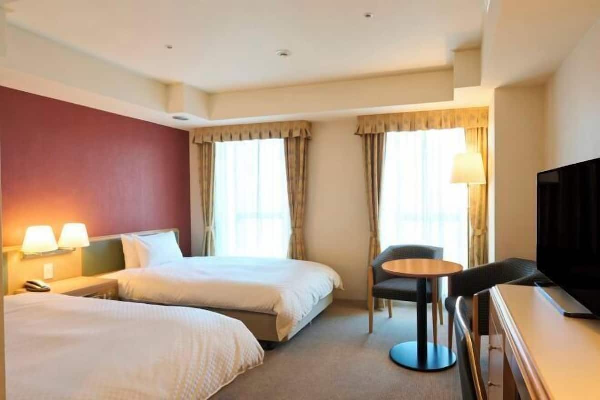 1 bedroom, desk, blackout drapes, free WiFi