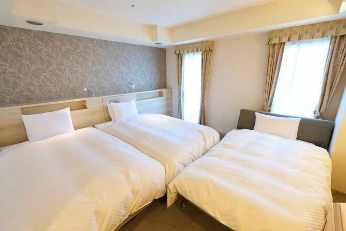 Desk, blackout drapes, free WiFi, bed sheets