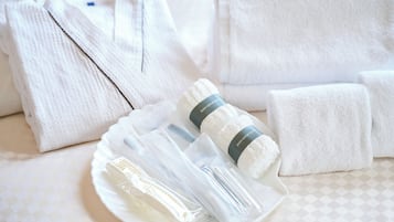 書桌、遮光布/窗簾、免費無線上網、床單