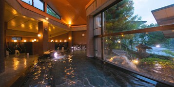 Combined shower/tub, free toiletries, hair dryer, slippers